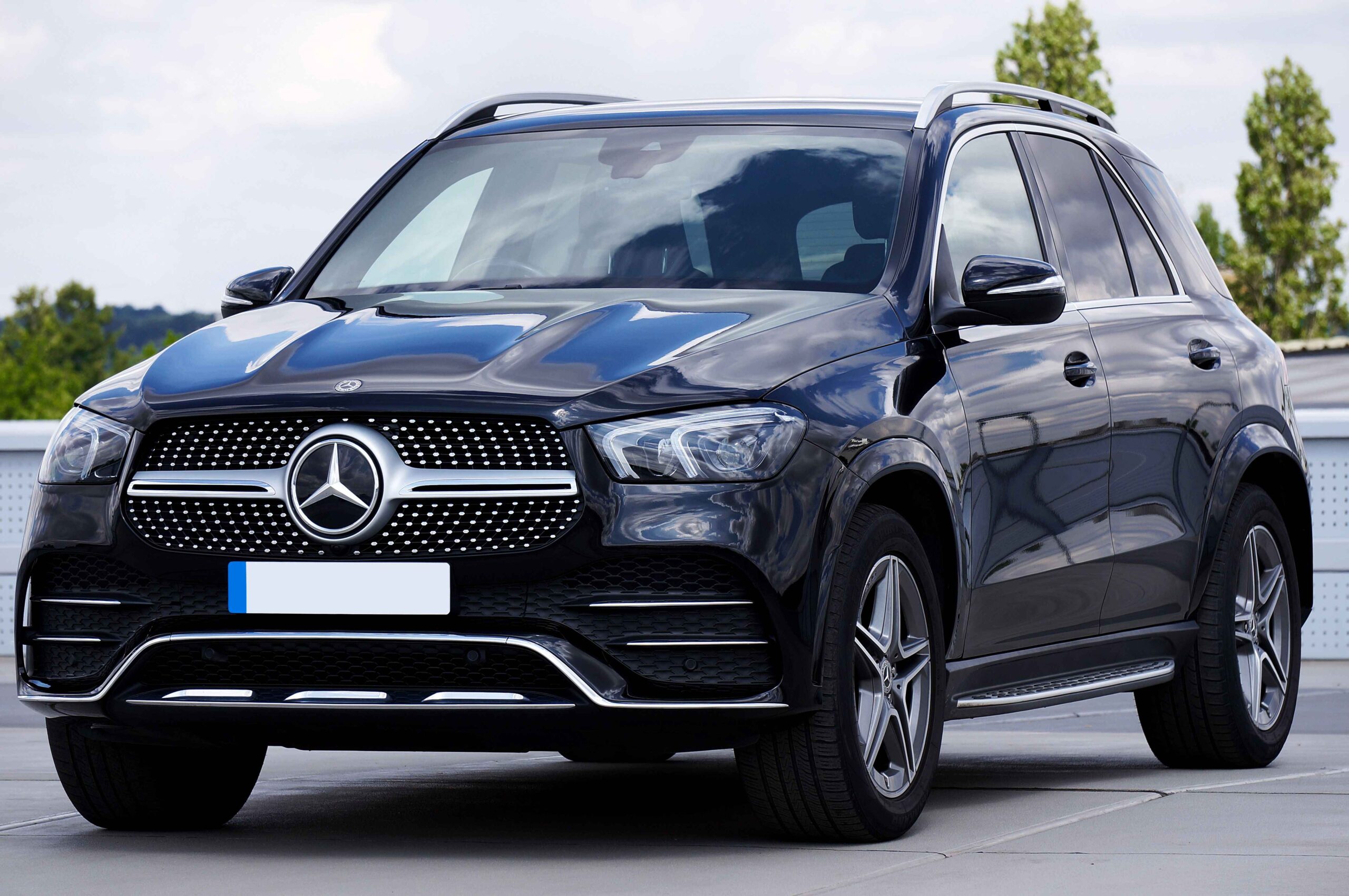 Rent 7 Seater Car for Comfortable Ride with Family